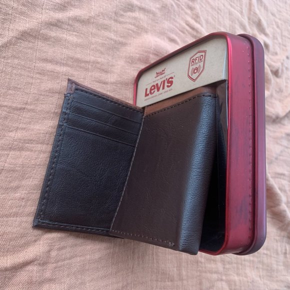NWT Levi's Trifold Wallet Brown - Picture 5 of 6